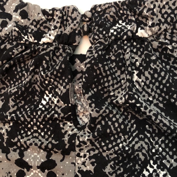 Kenneth Cole Womens Black & Tan Snake Skin Print Halter Top Blouse Size Small - Picture 5 of 9
